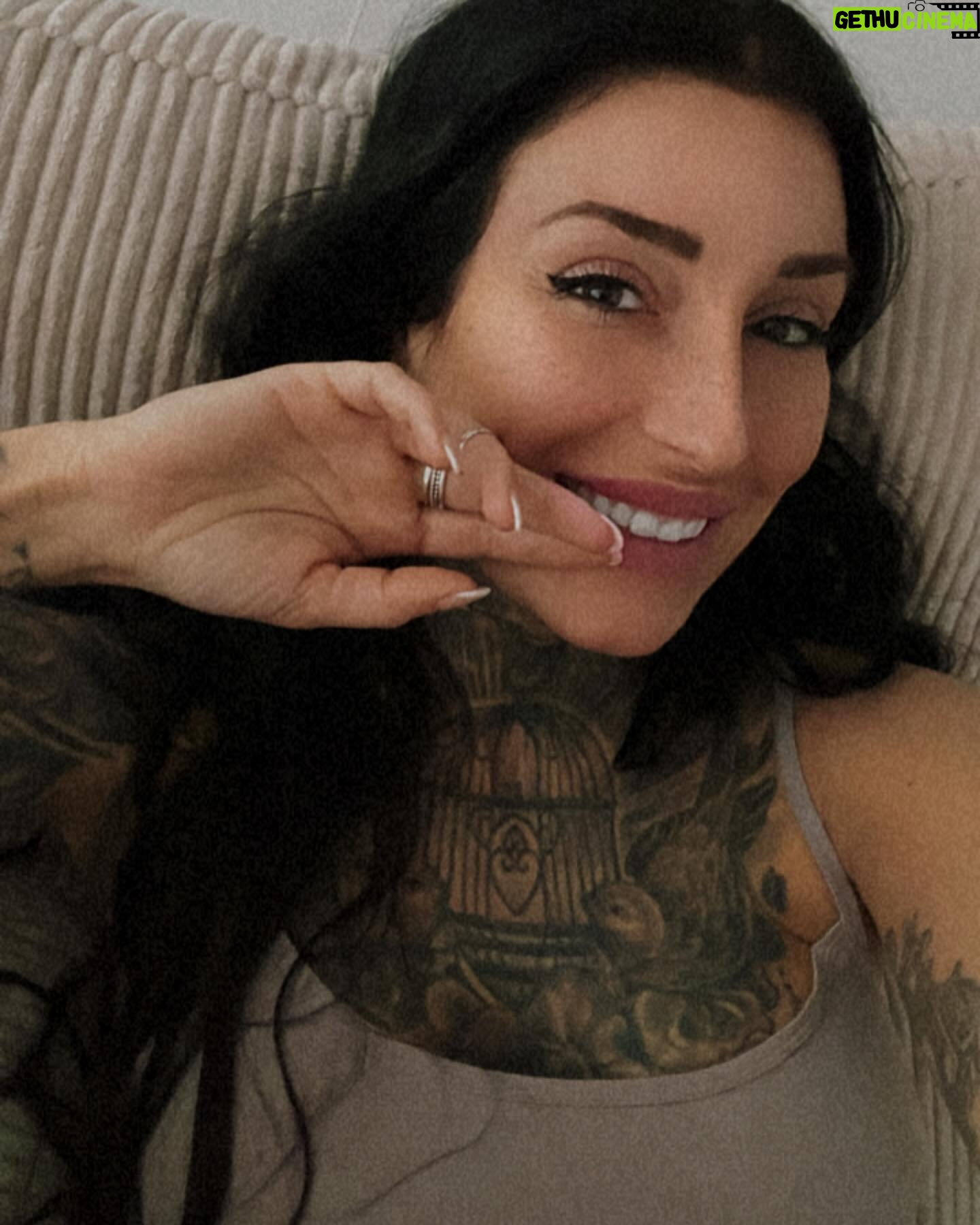Kristina Bisson - 608 Likes -