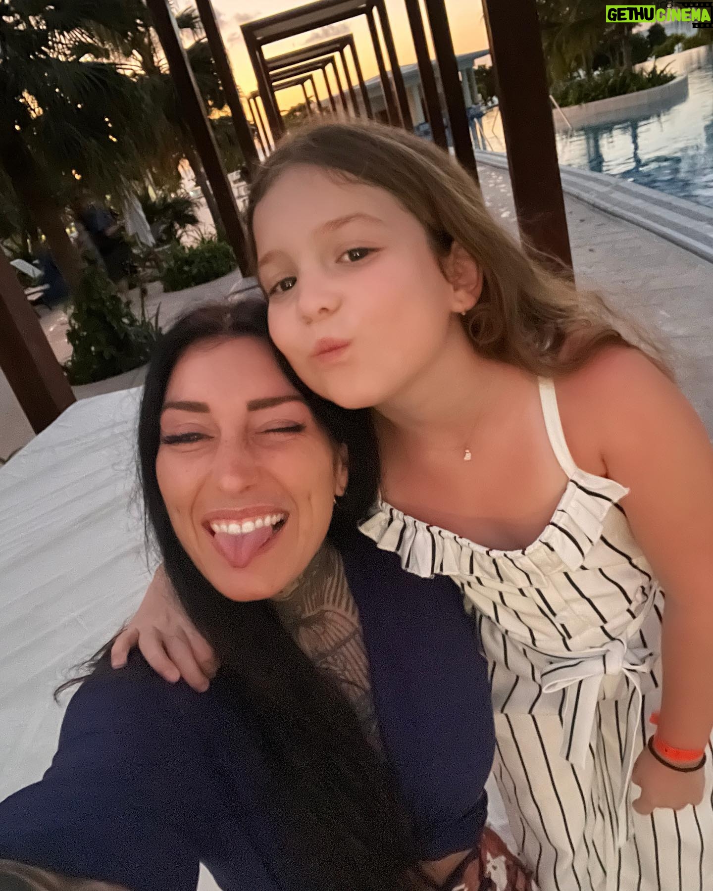 Kristina Bisson - 514 Likes - 🌴
