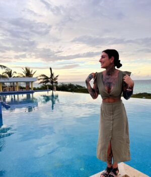 Kristina Bisson Instagram - La buena vida 🌴☀️