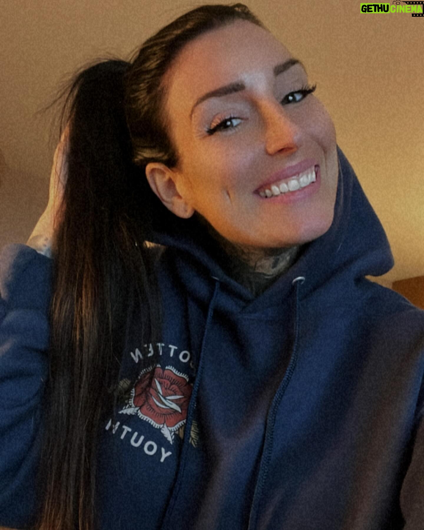 Kristina Bisson - 1K Likes -