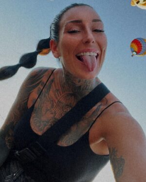 Kristina Bisson Instagram - Une belle semaine 💛☀️