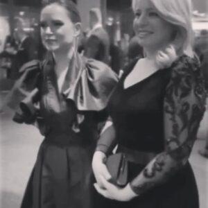 Kristína Kanátová Instagram - Odkladám si sem tieto pre mňa výnimočné momenty✨

Ďakujem @patrikhaaz, že som sa mohla obliecť do tvojho umeleckého diela🖤
Za šperky od @anina_jewellery ďakujem opäť @slavica_design ❤️

Blahoželám všetkým víťazom, aj nominovaným, každému, kto robí svoju prácu usilovne, s nadšením, s láskou a úctou.

@rtvs_official  @slnko_v_sieti držte sa! 

(Nie, nikto ma za nič z tohto neplatí. Narozdiel od tých, ktorí proti nám huckajú celý národ, bývam v podnájme a nemám ani auto. Nikto mi nepožičiava vily, kaštiele, ani lietadlá. Šaty a šperky od slovenských a českých dizajnérov prezentujem s radosťou, za takúto promo spoluprácu - aby ste videli, akých šikovných tvorcov tu máme. Nič menej, nič viac.)