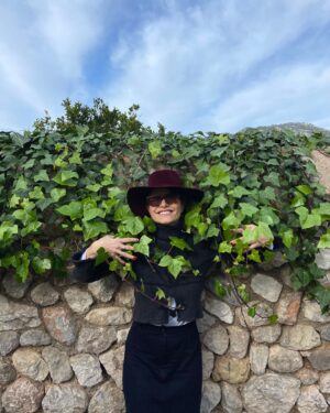 Kristína Kanátová Instagram - Kamaráti, aj tento rok môžeme záhradkárčiť spolu so @seminkarna.cz - majú pre vás rôzne novinky, zľavy, rady a tipy k pestovaniu🌱 Minulú sezónu ste mi posielali správy ako som vás namotivovala a keď som videla ako sa vám darí (napr. zbierať vlastné paradajky/reďkovky) - bola to pre mňa najväčšia odmena❤️ Kto chce ísť do toho znova?:)