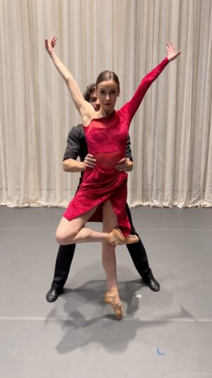 Kristina Kretova Instagram - 🔥🔥🔥

Любимое Танго от создателей @victorosadchev & @acaggegi снова на сцене @bolshoi_theatre 🔥🔥🔥