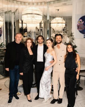 Kristina Kretova Instagram - Самый восхитительный день рождения 🌟
Часть первая 🫶

Огромное спасибо моим друзьям за этот подарок 🎁 
Как я счастлива была встретить мой Новый год с вами! Самые лучшие, самые веселые, самые искренние и любимые!!!

🫶🫶🫶🫶🫶🫶🫶

📸 @kuterin_roman спасибо за первоклассные фото ✨✨✨