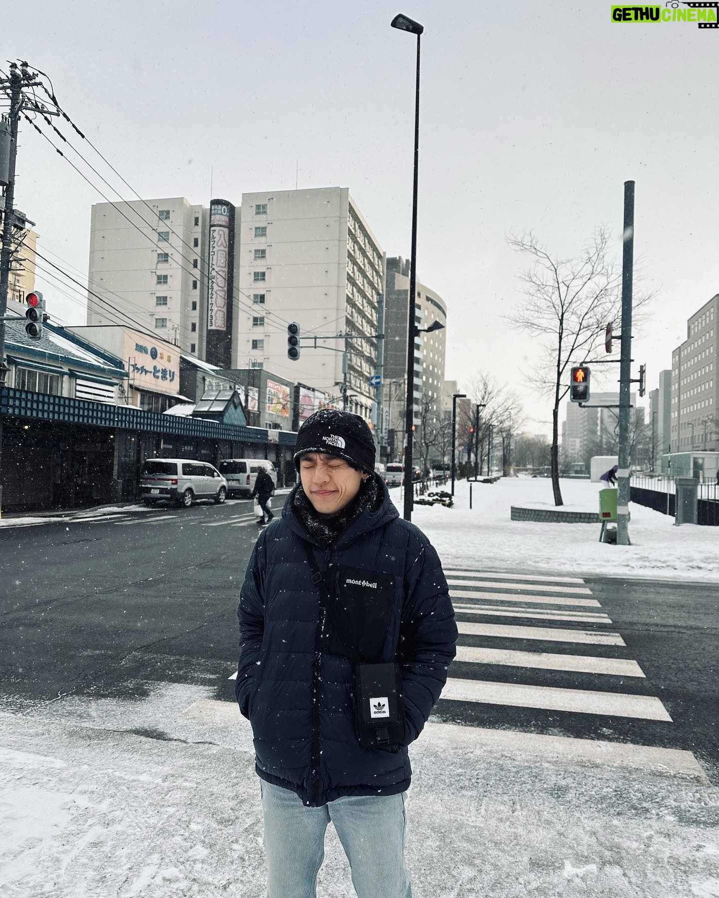 Krit Jeerapattananuwong - 194.3K Likes - อยากได้รูป ก็ต้องทนเอา