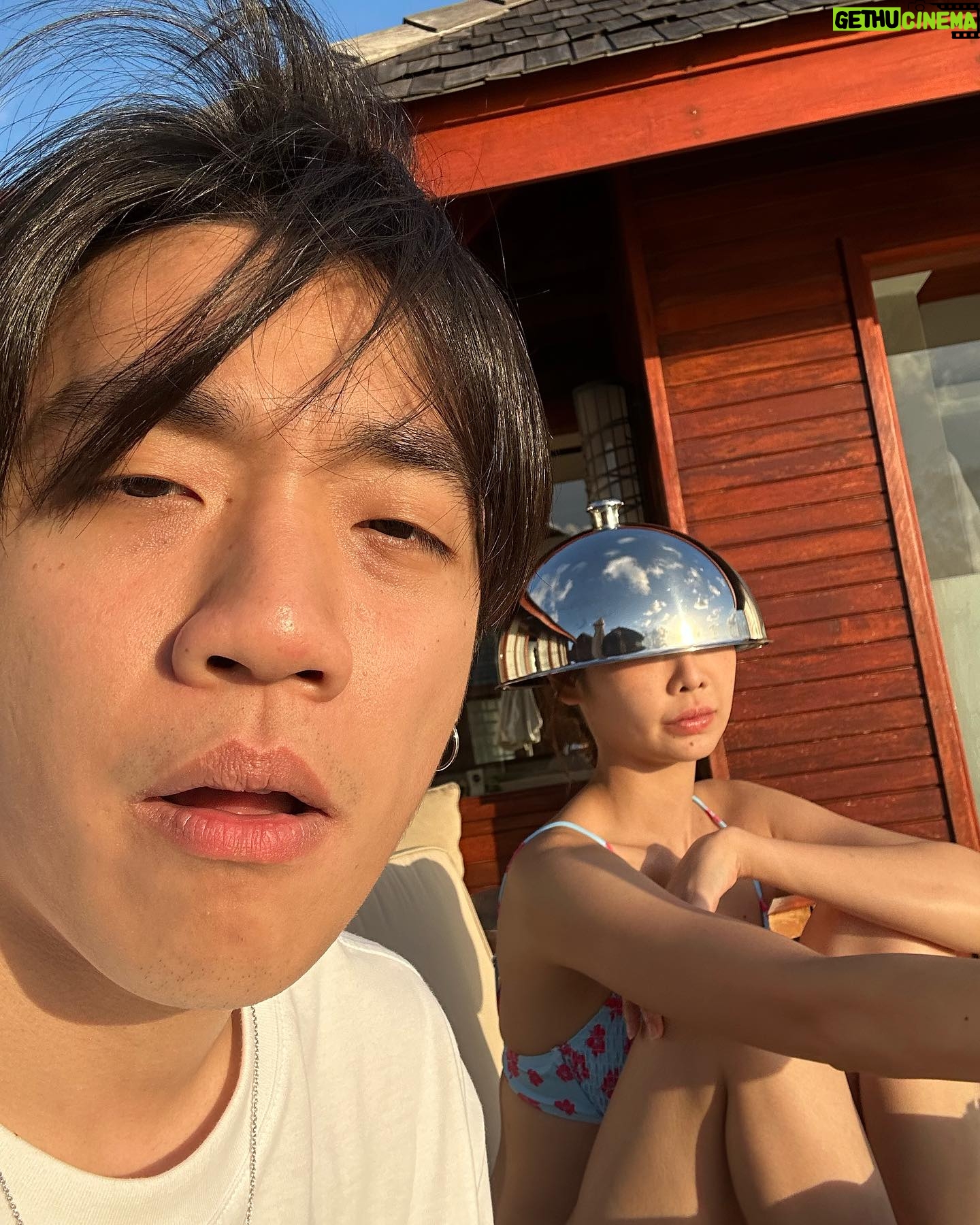 Krit Jeerapattananuwong - 241.4K Likes - มัลดีฟส์ เมาใจ..