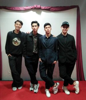 Krittapak Udompanich Instagram - ขอบคุณเสื้อผ้าสวยๆครับ