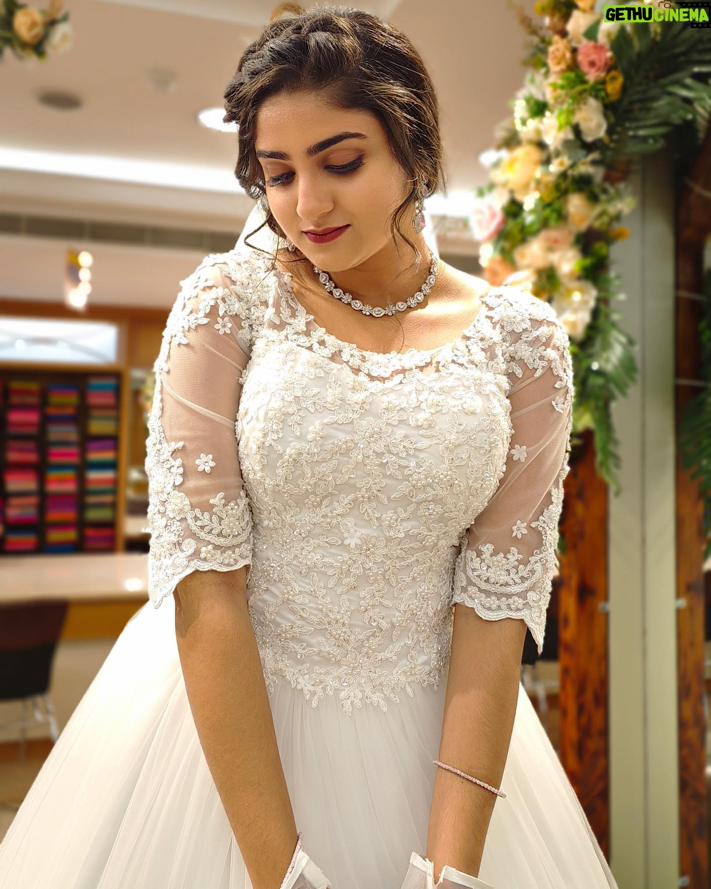 Krittika Pradeep - 1.2K Likes - 🤍
👗: @pulimoottilonline
MUA: @labellavittajh
📸: @senthurmurugan