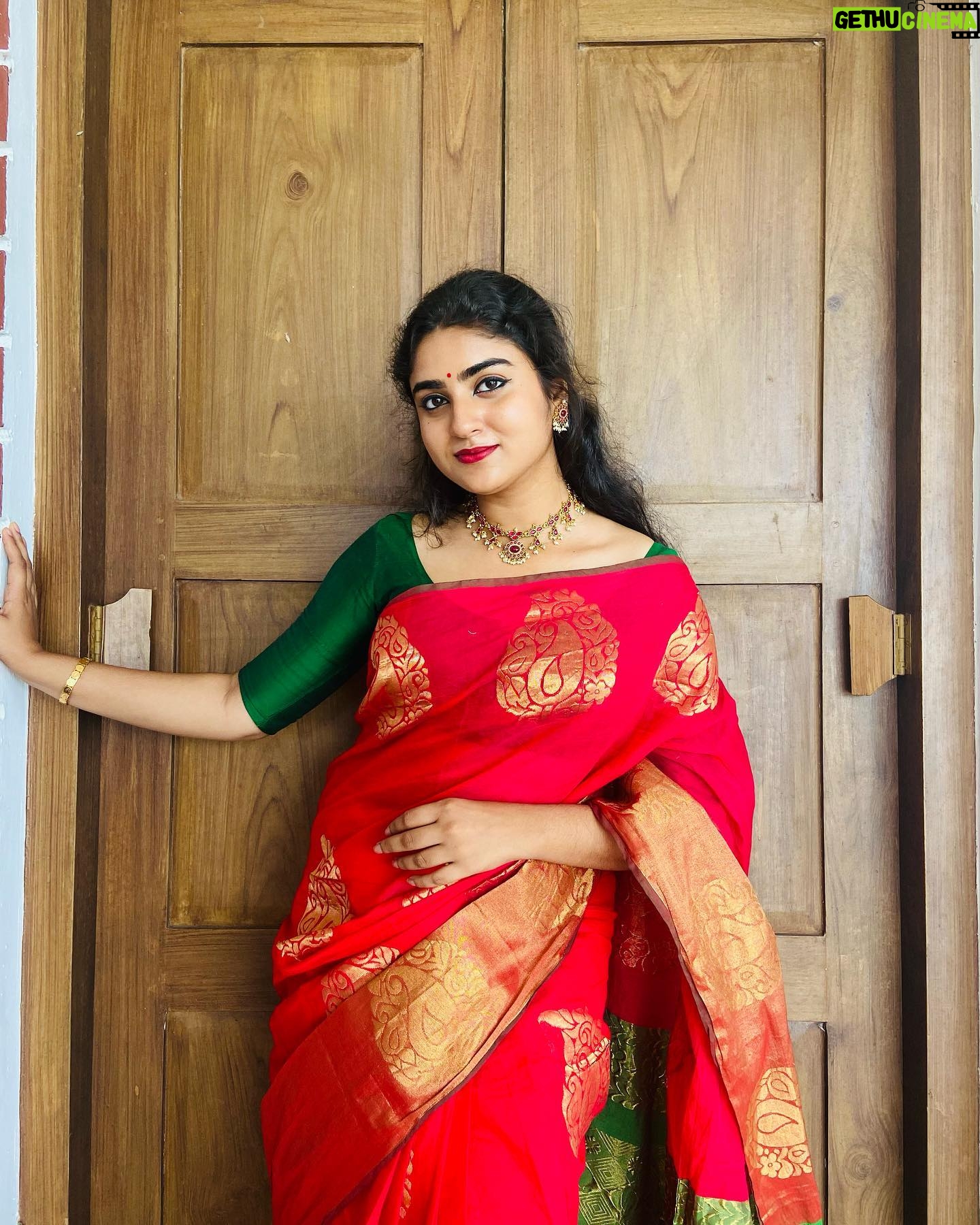 Krittika Pradeep - 1.2K Likes - Kerala Piravi ✨
📸: @samah.png