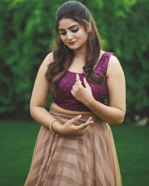 Krittika Pradeep Instagram - Ok guys I’m done 🤭💜
💜 Mazhavil Music Award 💜

📸 : @pranavraaaj 
CC : @teens._world._thrissur 
MUA : @hayaa_bridalstudio