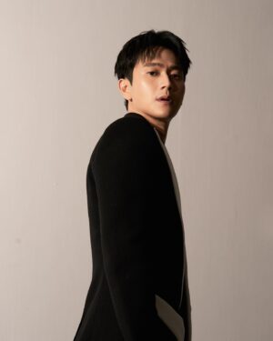 Kuan-Ting Liu Instagram - 金鐘58
Golden Bell Awards

Thanks to:
Suit: @balmain
Shoes: @louboutinworld
Jewelry: @cartier
Makeup: @sovenhomuha
Hair: @dustin_four_hair
Styled by: @chenghan_han
Photo: @33lightning33

#GBA58