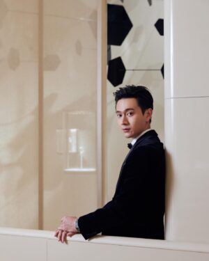 Kuan-Ting Liu Instagram - Welcome to 
“Watches And Wonders 2023”
鐘錶與奇蹟日內瓦高級鐘錶展

#cartierwatchmaking 
#watchesandwonders 

Suits: @boss
Makeup: @sovenhomuha
Hair: @dustin_four_hair
Stylist: @chenghan_han @aladdinxiao
Photo: @hungyihsieh