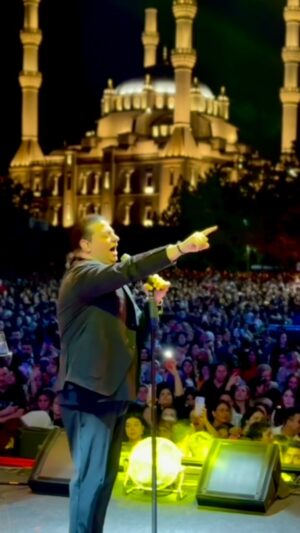 Kubat Instagram - Yanar Gönlüm Yanar Bitmez 🖤
#kırıkkale #konser #sahne #kubat 🎵