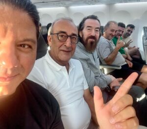 Kubat Instagram - Yaşamak sanattır, birlikte yaşamak büyük sanattır…
#sahne #kubat 🎵