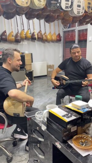 Kubat Instagram - Saz söz muhabbet @ipekcioglumusic @mustafaipekcioglu @ismailderker 🖤🎵