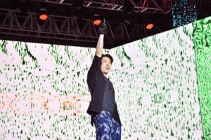 Kumachan Instagram - “For new guys, hope this the first time you heard Nas
It's a special moment, a million reasons I wrote it
My shit'll get you re-centered 'cause you can tell where my soul is” - Nas <First Time>

是否記得第一次聽到熊仔 
現場是人人小場人擠人 或耶誕城人山人海
10years in 歌詞照樣鑽研仍刪仍改
買榜仍 like to nominate小人 像goty reformed orthodox rabbi

shout out to 聊天室喊著這誰的朋友
這是特別的一刻turbulence unavoidable 
當跨同溫層對流

這種言以前我也會留 「這誰？」這我
但現在我們匯流 
這誰 這我