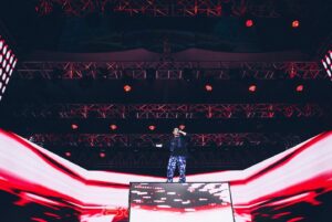 Kumachan Instagram - “For new guys, hope this the first time you heard Nas
It's a special moment, a million reasons I wrote it
My shit'll get you re-centered 'cause you can tell where my soul is” - Nas <First Time>

是否記得第一次聽到熊仔 
現場是人人小場人擠人 或耶誕城人山人海
10years in 歌詞照樣鑽研仍刪仍改
買榜仍 like to nominate小人 像goty reformed orthodox rabbi

shout out to 聊天室喊著這誰的朋友
這是特別的一刻turbulence unavoidable 
當跨同溫層對流

這種言以前我也會留 「這誰？」這我
但現在我們匯流 
這誰 這我