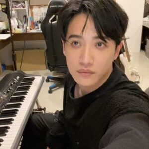 Kumachan Instagram - 今天跑了五個工作 簡直大地遊戲
回家練琴 最近在自學🤓
