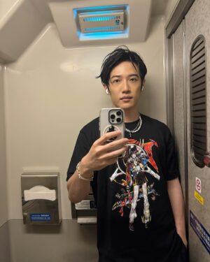 Kumachan Instagram - 未來的我對我說
我想無條件的愛你
但你得先愛過去的每一個自己