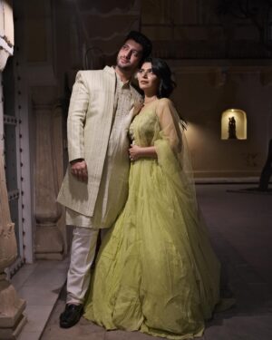 Kunal Jaisingh Instagram - Royalty in love exploring our own palace of dreams! 

Costume K&B :- @kalkifashion 
B’s H&M :- @makeup_bypashmeen 
Styled by :- @priyavajani 
📸:- @kapiltejwaniofficial

#sukar #couple #royal