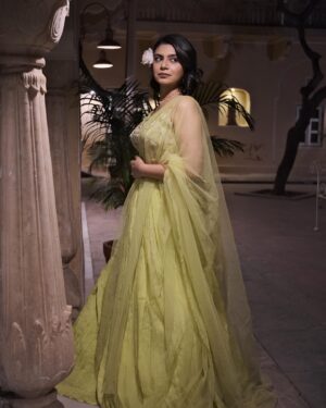 Kunal Jaisingh Instagram - Royalty in love exploring our own palace of dreams! 

Costume K&B :- @kalkifashion 
B’s H&M :- @makeup_bypashmeen 
Styled by :- @priyavajani 
📸:- @kapiltejwaniofficial

#sukar #couple #royal