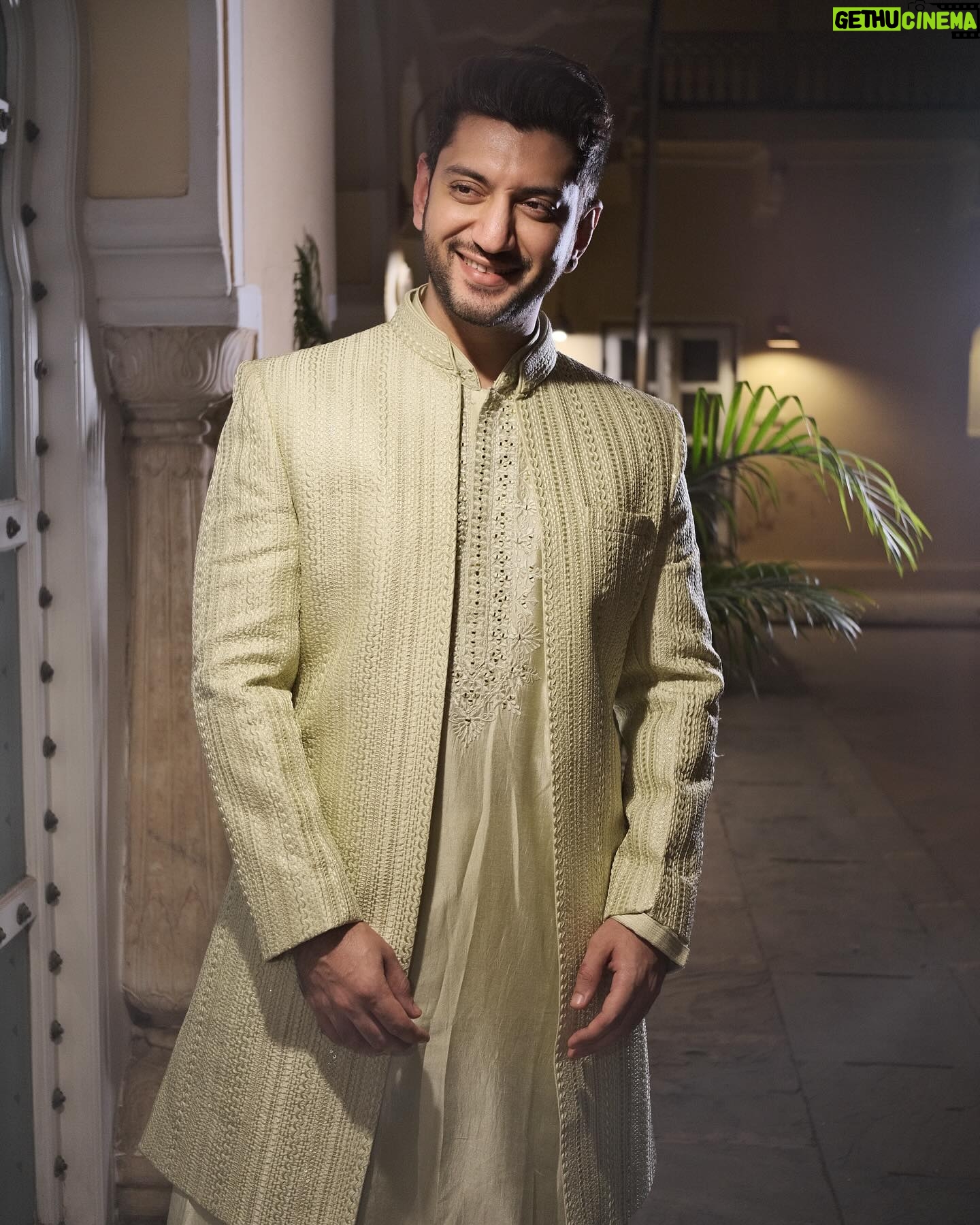 Kunal Jaisingh - 88.3K Likes - Royalty in love exploring our own palace of dreams!
Costume K&B :- @kalkifashion
B’s H&M :- @makeup_bypashmeen
Styled by :- @priyavajani
📸:- @kapiltejwaniofficial
#sukar #couple #royal