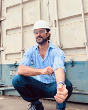 Kunal Kapoor Instagram - Under construction 🚧 
#HardHatted #shootdiaries