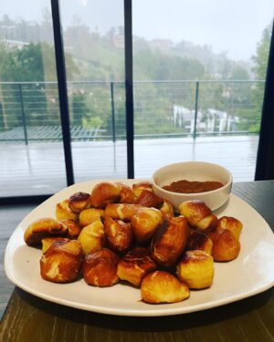 Kunjue Li Instagram - Rainy day pretzel bites, homemade. #happynewyear