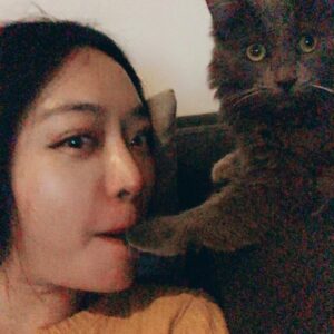 Kunjue Li Instagram - Things got pretty weird pretty quickly... #catmama  #pawfetish