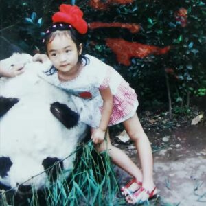 Kunjue Li Instagram - My mom sent me this today, haha, baby Kunjue. Growing up, I never really felt pretty, there were so many things I didn’t like myself, now looking back, damn, I was a cute kid!!!! Lol 
Learning to love myself is a journey, and I’m loving this journey. #selflove #journey #embracethejourney