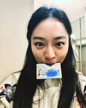 Kunjue Li Instagram - It’s official! I finally got my green card today! #yah