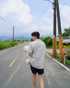Kurt Huang Instagram - 女明星出門，累死保鑣。
@bichon.lunaaa