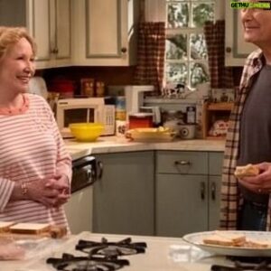 Kurtwood Smith Instagram - Hello AGAIN Wisconsin! Same Formans, new friends. Coming to Netflix on January 19. 😄 #that90sshow #that70sshow
