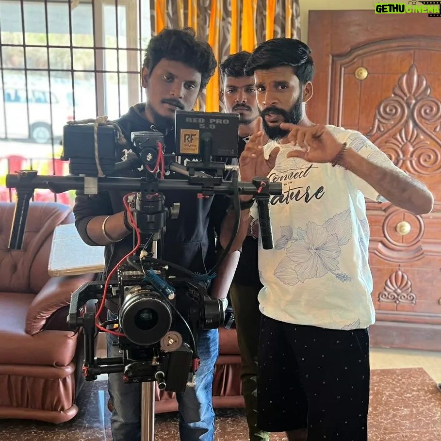 Kutty Gopi - 1K Likes - Keep calm and relax, it's #Friday 🎬🎥🖤🤍...