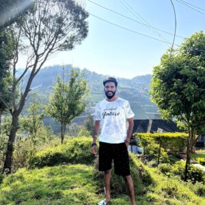 Kutty Gopi Instagram - டெபனட்லி டெபனட்லி 4th day shoot #ooty🎬🤍💚🖤...