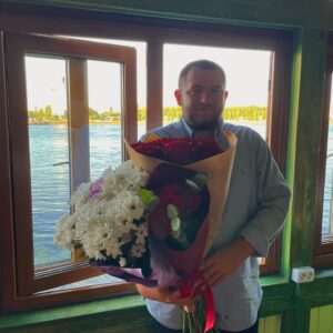 Kuzma Gridin Instagram - Впервые за 27 лет мне подарили цветы