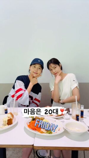 Kwon Da-hyun Instagram - 이든이 800일만에 등원시키고.
이든이 잘 하고 있을거라고,
토닥토닥 해주는 지혜❣️.

#자유부인#적응기간#홧팅