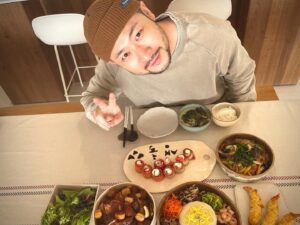 Kwon Da-hyun Instagram - 이든아빠 생일 축하해~~~!.
22년에도 건강하게 즐겁게 삽시다.
아침부터 스케줄이 있어 시간 못맞출까봐 긴장했는데 …
휴우~~~다행~.
든든하게 먹이고 보내기 성공!!.
열일하는 쓰라님~화이팅!!.

#최진#생일#생축#0106#아침상#푸짐하게#축하#happybirthday