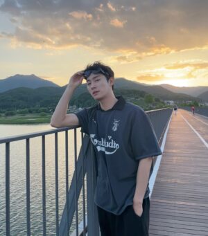 Kwon Hwa-woon Instagram - 여름!
