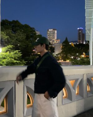 Kwon Hwa-woon Instagram - 한 주 시작 즐겁게!