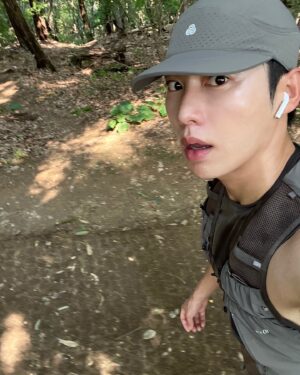 Kwon Hwa-woon Instagram - 나는 정글북 모글리 #트레일러닝