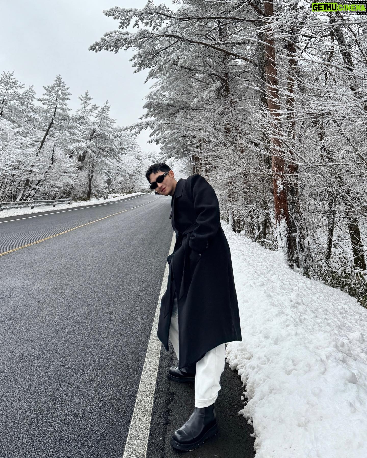 Kwon Hwa-woon - 36.3K Likes - 겨울왕국 영접