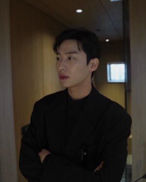 Kwon Hwa-woon Instagram - 😌😌