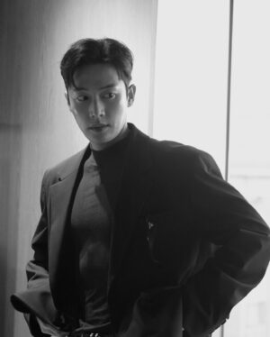 Kwon Hwa-woon Instagram - 😌😌