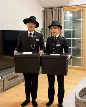 Kwon Hyuk-soo Instagram - 추우니 감기조심하세요.
특히 독감조심!
#SNL3 #독감조심 #강추위