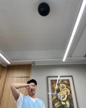 Kwon Hyuk-soo Instagram - #광고 #뚜레쥬르 #ㅋㅋㅋ아이스박스 #웃음충전
깜짝선물 너무 감사해용♡
시원하게 당충전되는 'ㅋㅋㅋ아이스박스' 덕에
간만에 ㅋㅋㅋ 웃고 행복했어요!!!
<케이크왕자 혁수가 인정하는 맛 : ㅋㅋㅋ아이스박스>
@touslesjours_kr