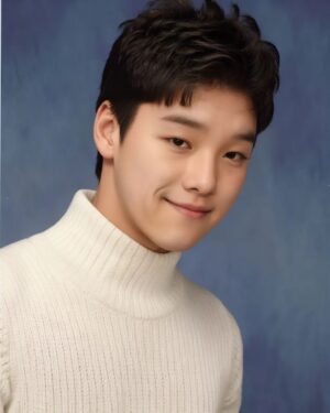 Kwon Hyuk-soo Instagram - Happy Korean Thanksgiving🦃
Hyuksoo from LA, 2005

#LA #thanksgiving #graduation