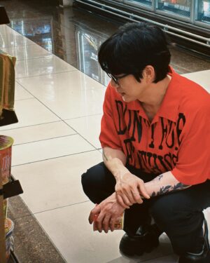 Kwon Jeong-yeol Instagram - 마닐라에서 스케줄 종료 후에 찾아간 곳.. 공개합니다 🛒🍉🍜
So where did he go after Wish Radio,,? 🛒🍉🍜 

#10CM #십센치 #권정열 #10CM_in_PH