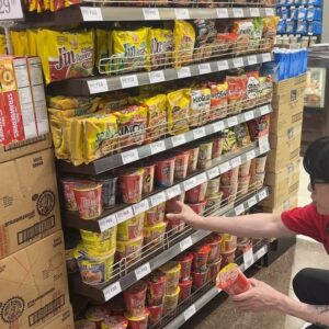 Kwon Jeong-yeol Instagram - 마닐라에서 스케줄 종료 후에 찾아간 곳.. 공개합니다 🛒🍉🍜
So where did he go after Wish Radio,,? 🛒🍉🍜 

#10CM #십센치 #권정열 #10CM_in_PH
